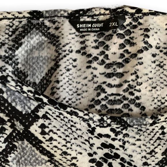 SHEIN Curve Black/white  Snakeskin Spaghetti Strap Top 2XL (A-019) - Picture 3 of 5